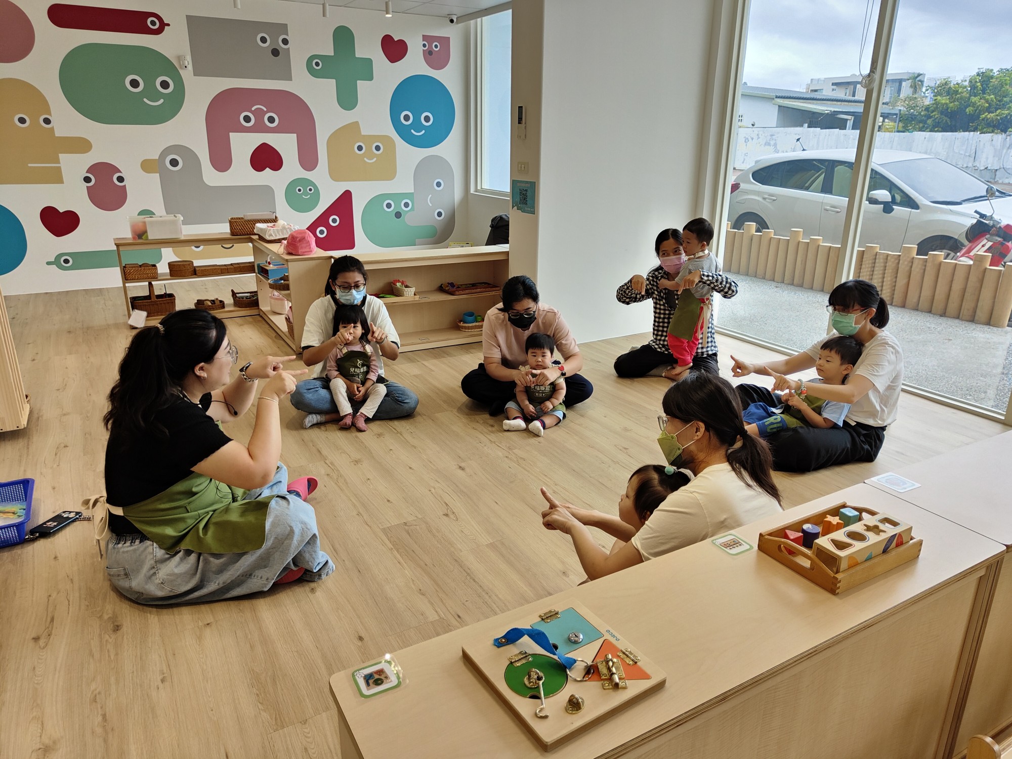 小手牽小手 不打好朋友 封面照片