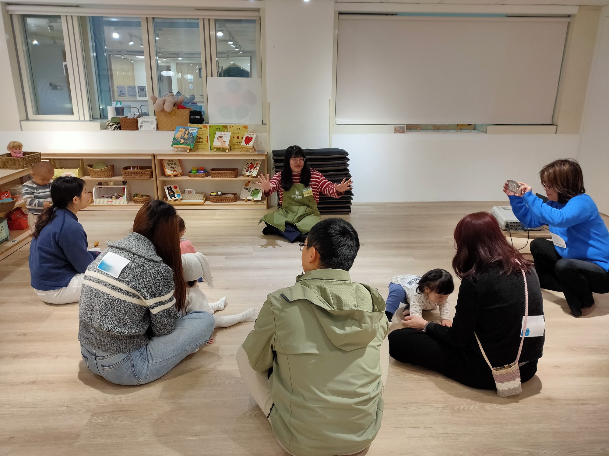 孩子愛亂丟怎麼辦？家長們分享的三種有效回應方式 封面照片